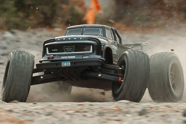 Arrma Notorious 6S BLX Brushless RTR 1/8 Monster Stunt Truck V6 (8611V6T1 Black) машинка на пульті