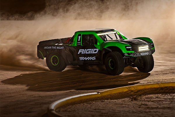 Traxxas Unlimited Desert Racer UDR 6S RTR 4WD Race Truck w/LED Lights & TQi 2.4GHz (85086-4 green) машинка на пульті