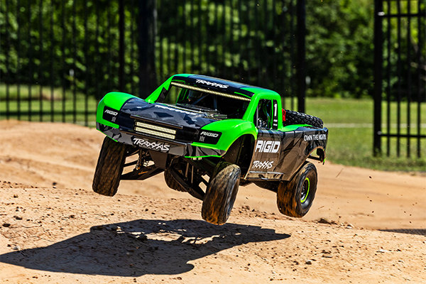Traxxas Unlimited Desert Racer UDR 6S RTR 4WD Race Truck w/LED Lights & TQi 2.4GHz (85086-4 green) машинка на пульті